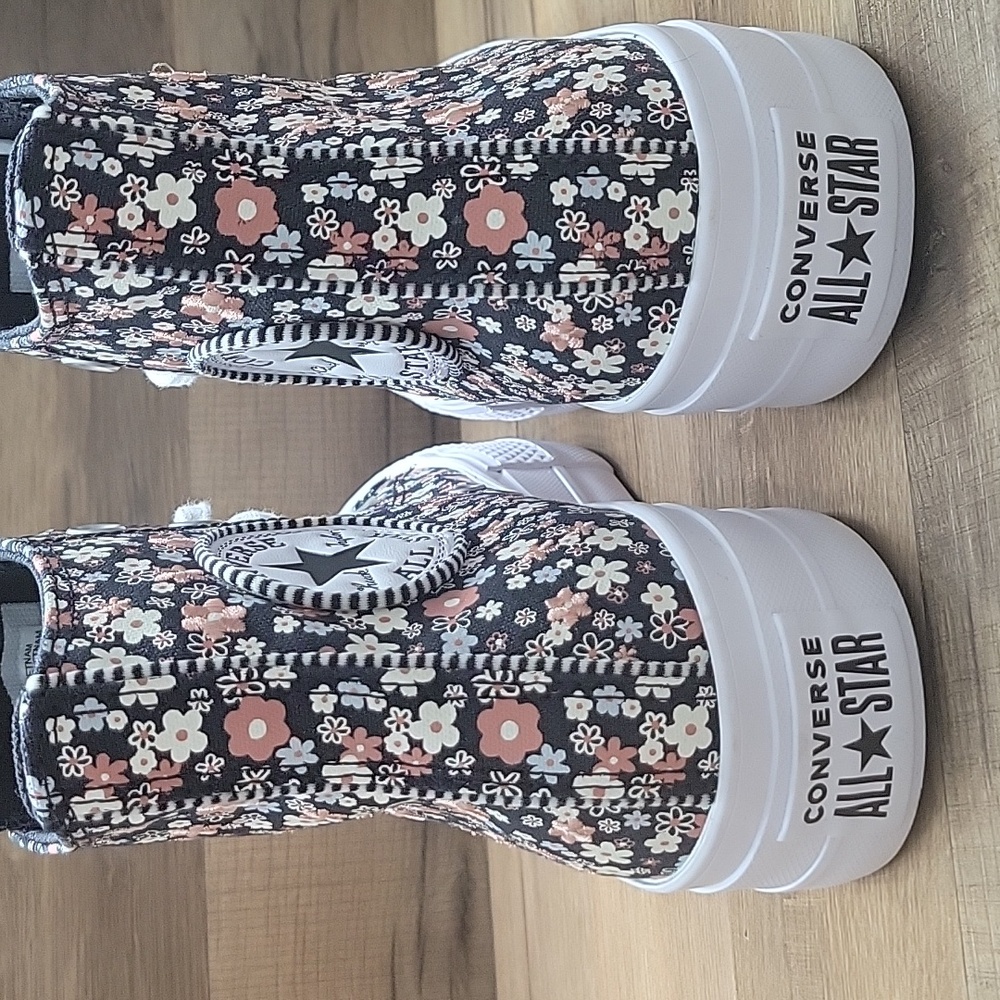 Converse Women's Floral High-Top Sneakers - Black and White Size 7.5 Womens. - Picture 9 of 14